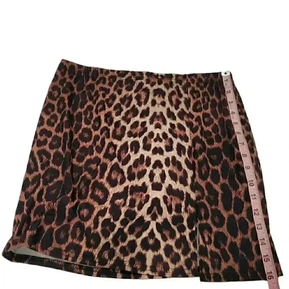 PrettyLittleThing Brown Leopard Print Split Mini Skirt for Sexy Looking Girls - Picture 7 of 9